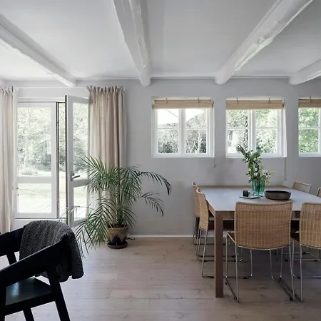 Casa vacanze Peaceful Forest Idyll In Timber House For Families *
